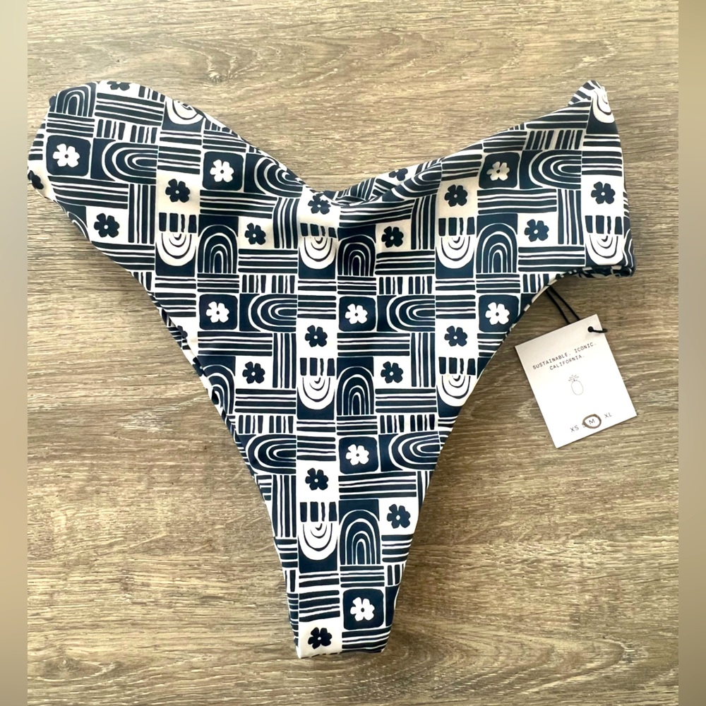 SKATIE NWT Melly bottom- M